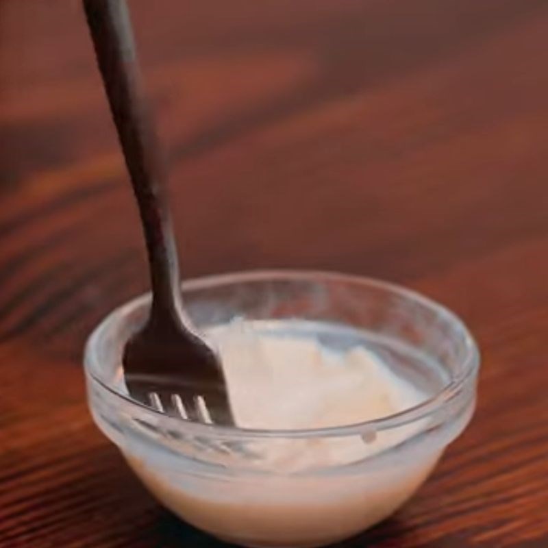 Bước 2 Nấu chảy gelatin và sữa tươi Bánh trung thu trứng muối phô mai