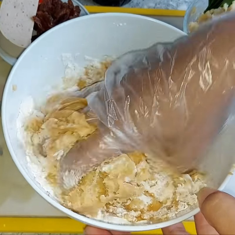 Bước 2 Trộn và nhồi bột bánh Bánh Trung Thu thập cẩm chay không cần lò nướng