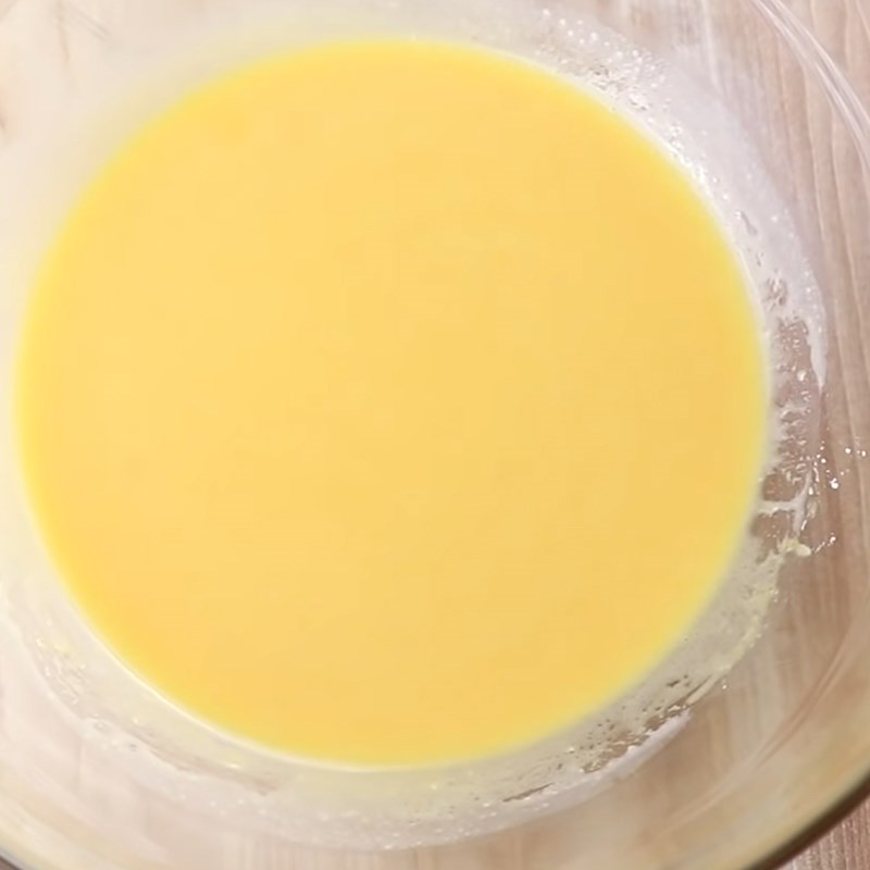 Bước 2 Làm nhân trứng muối tan chảy Bánh trung thu trứng sữa nhân trứng muối tan chảy
