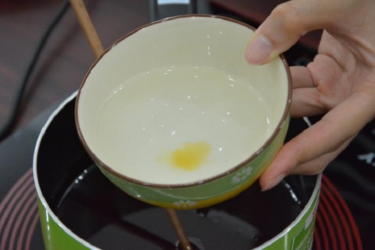Bước 1 Làm nước đường Bánh trung thu trà xanh đậu đỏ