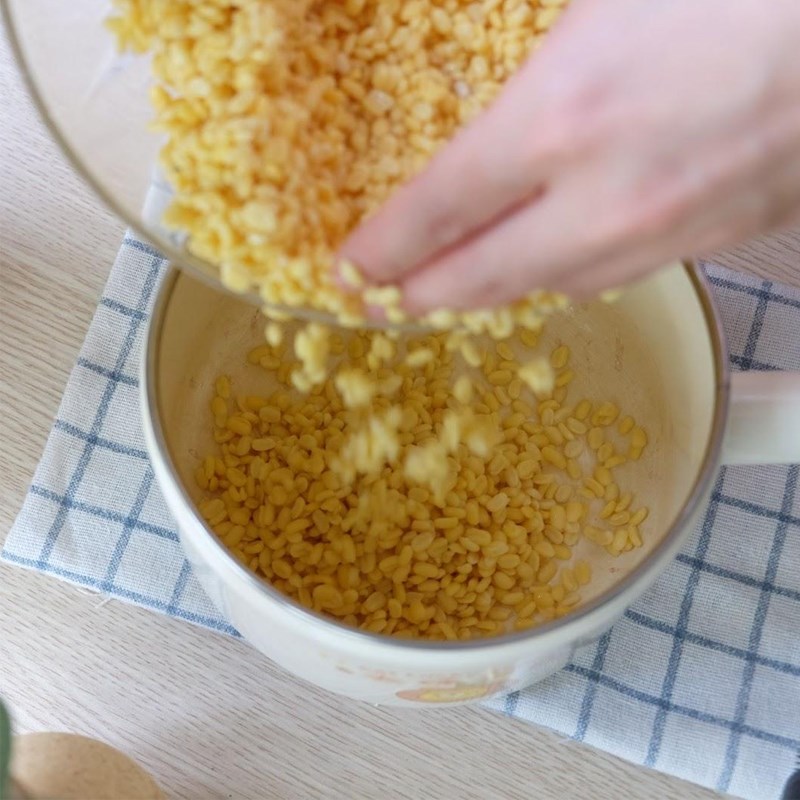 Bước 1 Sơ chế nguyên liệu Bánh trung thu dẻo nhân đậu xanh