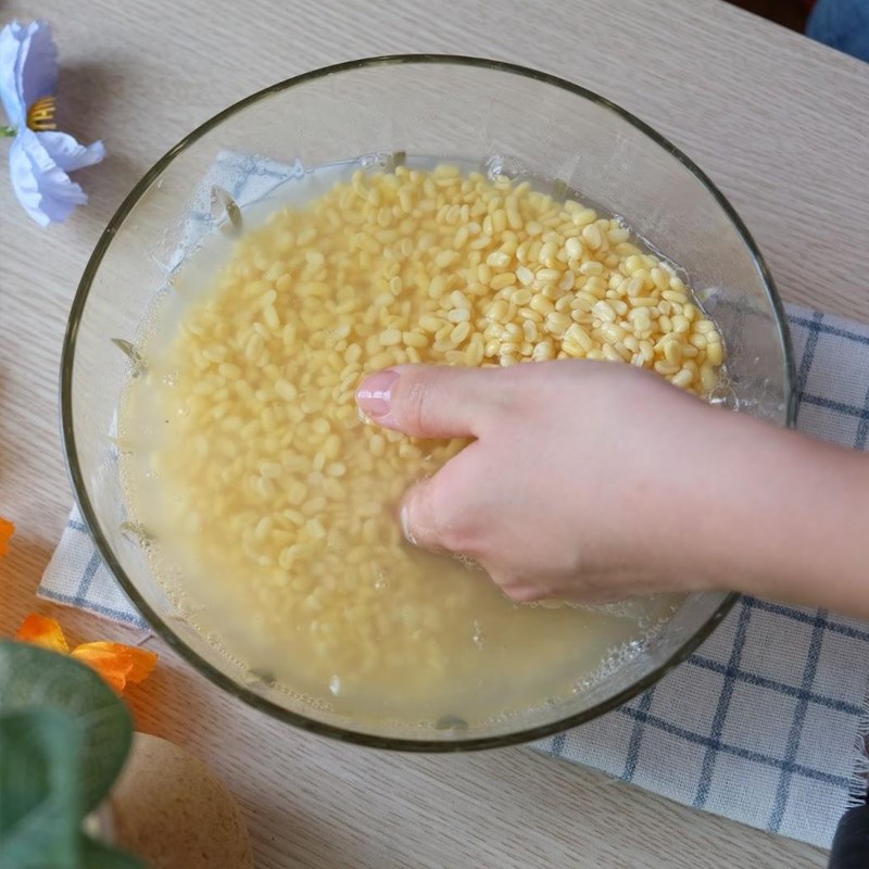 Bước 1 Sơ chế nguyên liệu Bánh trung thu dẻo nhân đậu xanh